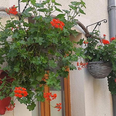 Golden Lion Bed & Breakfast Буйон Екстериор снимка