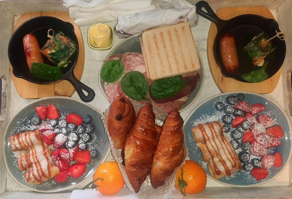 Golden Lion Bed & Breakfast Буйон Екстериор снимка